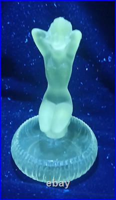 ATQ/VTG BTCIC PERFUME BOTTLE-GLASS NUDE STOPPER UV Reactive ATQ/VTG BTCIC PERFUME BOTTLE-GLASS NUDE STOPPER UV Reactive