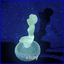 ATQ/VTG BTCIC PERFUME BOTTLE-GLASS NUDE STOPPER UV Reactive ATQ/VTG BTCIC PERFUME BOTTLE-GLASS NUDE STOPPER UV Reactive