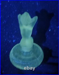 ATQ/VTG BTCIC PERFUME BOTTLE-GLASS NUDE STOPPER UV Reactive ATQ/VTG BTCIC PERFUME BOTTLE-GLASS NUDE STOPPER UV Reactive
