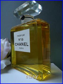 Factice CHANEL No19 PARFUM HUGE 500ml Sealed Glass Bottle Vintage 1970-80s 17cm